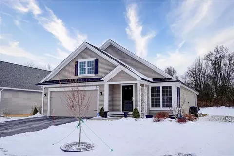 57 Willowford Dr, Henrietta, NY 14467