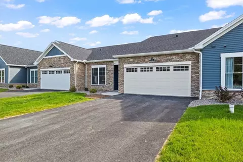 94 Autumn Leaf Trl #303, Webster, NY 14580