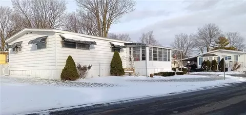 32 Keuka Ln #32, Manchester, NY 14504