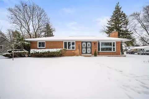 59 Woolacott Rd, Irondequoit, NY 14617