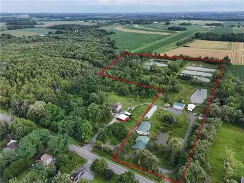 3581 Swamp Rd, Hopewell, NY 14424