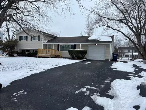 8 Carney Cir, Rochester, NY 14623