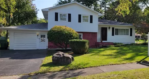 180 Fleetwood Dr, Irondequoit, NY 14609