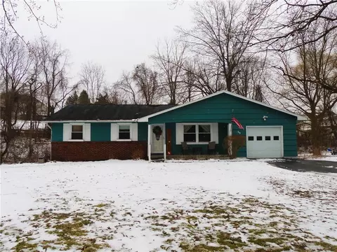 39 Golf Stream Dr, Perinton, NY 14526