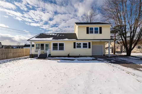 97 Hogan Rd, Perinton, NY 14450