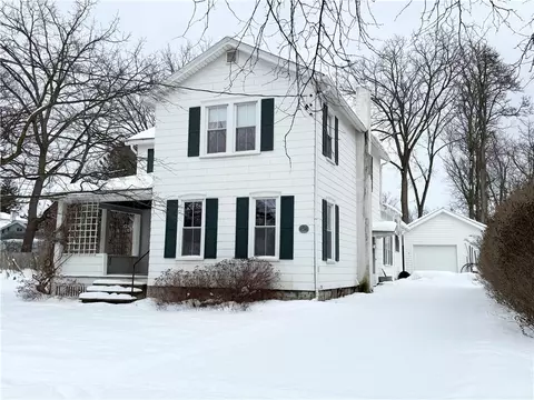458 N Seward Ave, Auburn, NY 13021