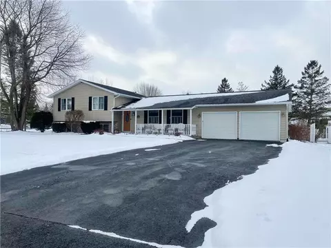 102 Brookside Dr, Waterloo, NY 13165