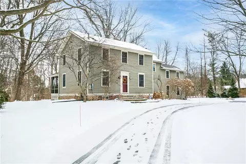 462 Thornell Rd, Pittsford, NY 14534