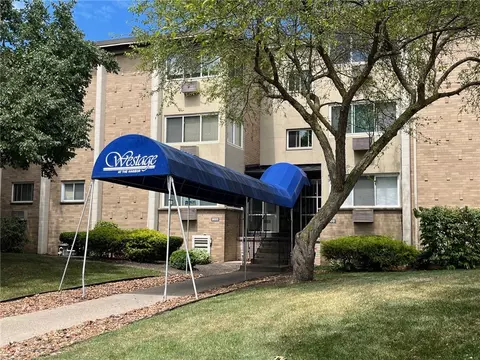 410 Westage The Hbr #410, Irondequoit, NY 14617