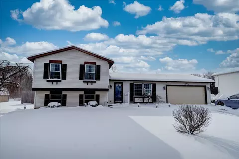 27 Woodstock Ln, Brockport, NY 14420