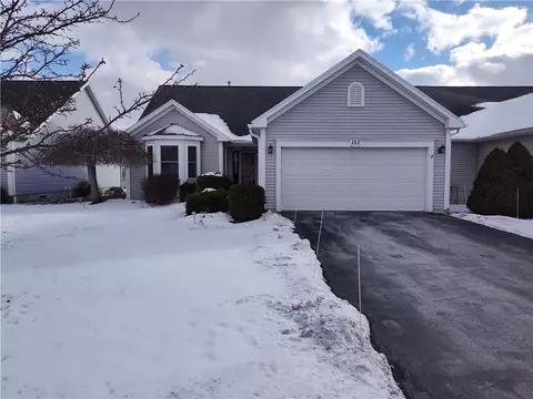 153 Stewart Pl, Canandaigua, NY 14424
