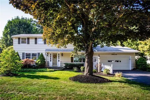 22 Kernwood Dr, Gates, NY 14624