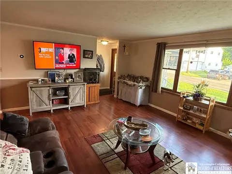 Living - 915 Prospect Ave, Olean, NY 14760 photo 2 of 4