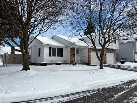 147 Flower Dale Dr, Greece, NY 14626