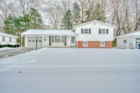 182 Mount Ridge Cir, Greece, NY 14616