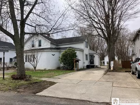 53 Burgess St, Hanover, NY 14136