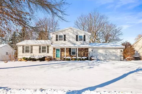 67 Crossroads Ln, Greece, NY 14612