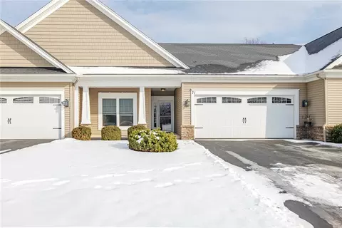 71 Balmoral Dr, Penfield, NY 14526