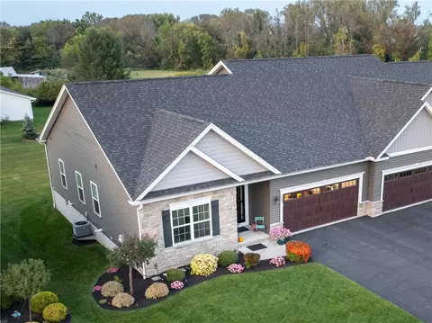 5994 Monarch Dr, Farmington, NY 14425