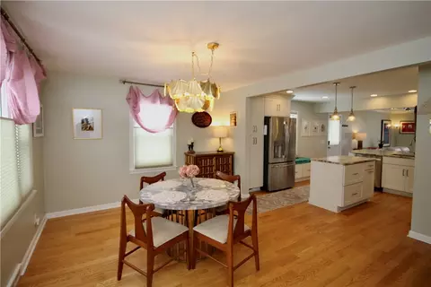42 Crestfield Dr, Irondequoit, NY 14617 photo 3
