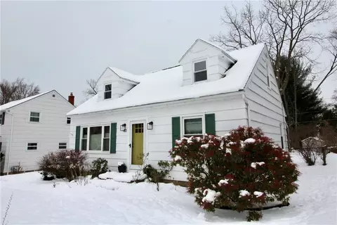 42 Crestfield Dr, Irondequoit, NY 14617