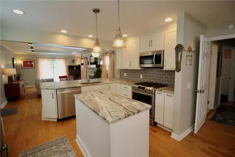 42 Crestfield Dr, Irondequoit, NY 14617 photo 6