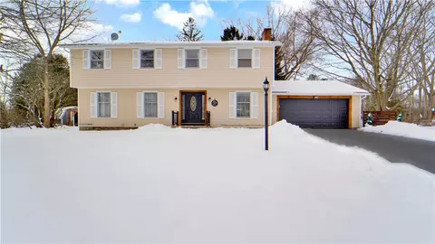 37 Hickory Pond Dr, Penfield, NY 14526