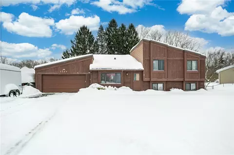 2202 Bear Creek Dr, Ontario, NY 14519