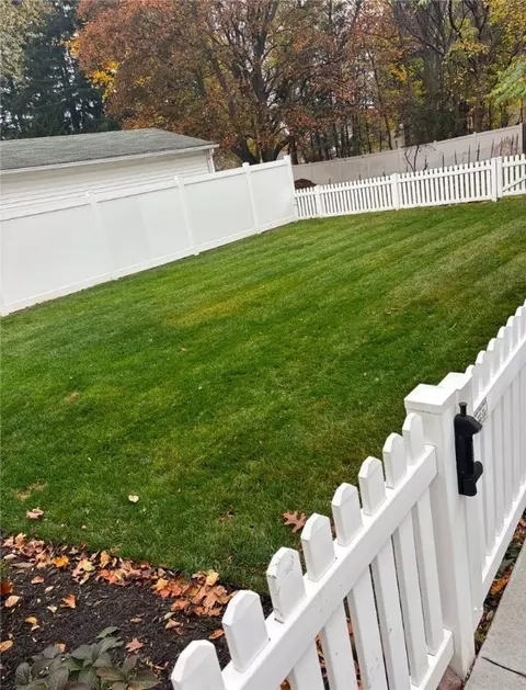 90 Doris Rd, Irondequoit, NY 14622 photo 6