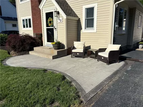 90 Doris Rd, Irondequoit, NY 14622 photo 3