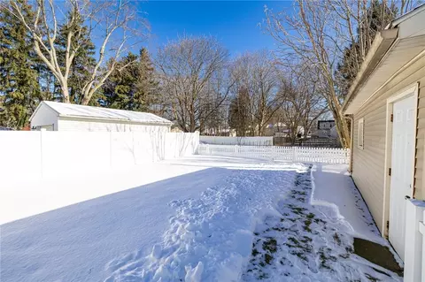 90 Doris Rd, Irondequoit, NY 14622 photo 5