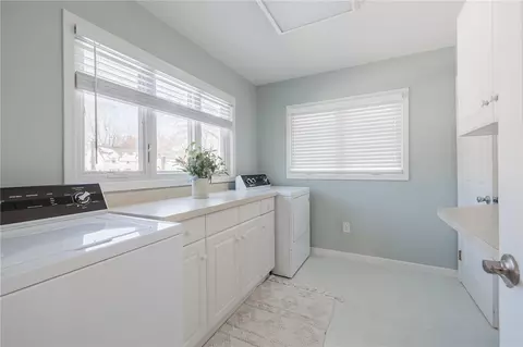 90 Doris Rd, Irondequoit, NY 14622 photo 13