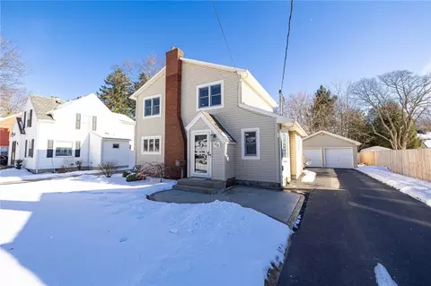 90 Doris Rd, Irondequoit, NY 14622 photo 2