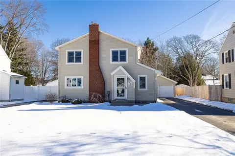 90 Doris Rd, Irondequoit, NY 14622