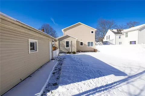 90 Doris Rd, Irondequoit, NY 14622 photo 8