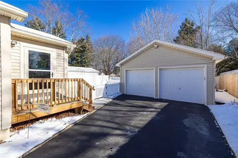 90 Doris Rd, Irondequoit, NY 14622 photo 4