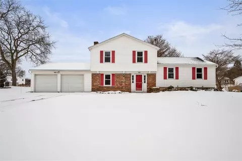 165 Heather Ln, Farmington, NY 14425