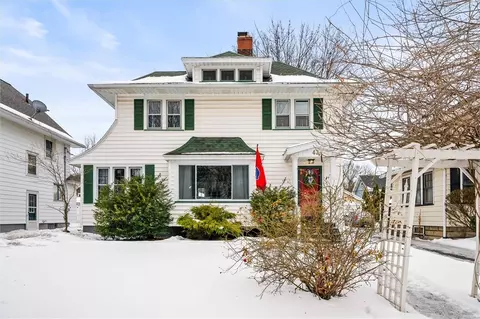 43 Kingsley Rd, Rochester, NY 14612