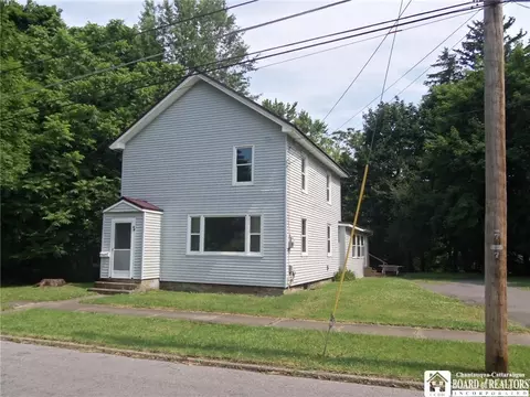 44 Spring St, Pomfret, NY 14063