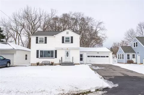 828 Hinchey Rd, Gates, NY 14624