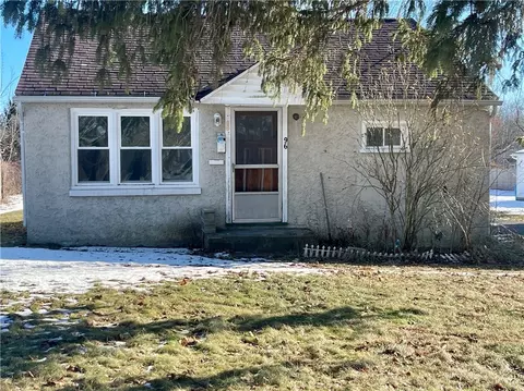 96 Center St, Waterloo, NY 13165