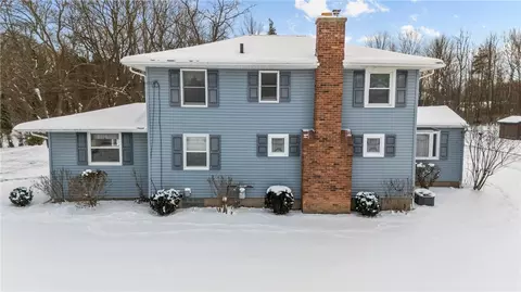 2983 English Rd, Greece, NY 14616