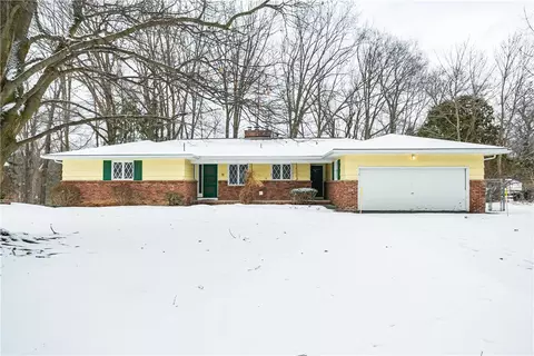 9 Rollingwood Dr, Perinton, NY 14534