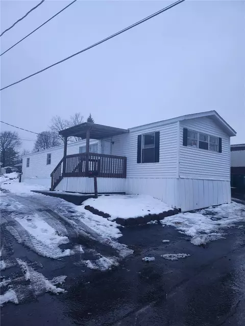 9 Mobile Dr, Arcadia, NY 14513
