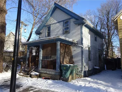 32 Webster Cres, Rochester, NY 14609