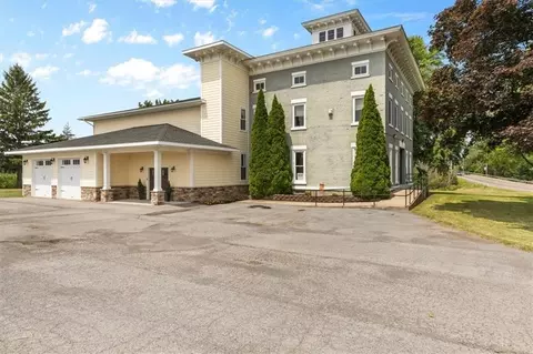 180 Geneva St, Lyons, NY 14489