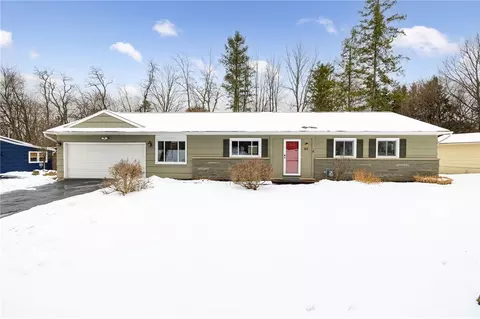 62 Hunters Run, Perinton, NY 14534