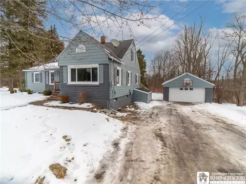 303 Shadyside Ave, Busti, NY 14750