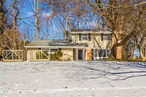 6 Peachtree Ln, Perinton, NY 14534