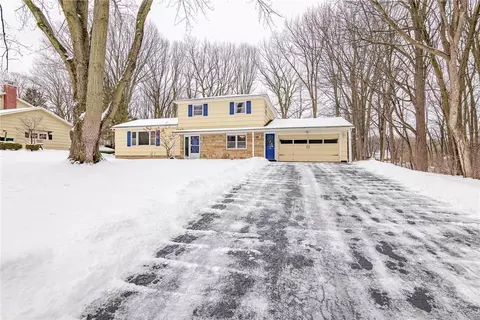68 Bella Dr, Penfield, NY 14526